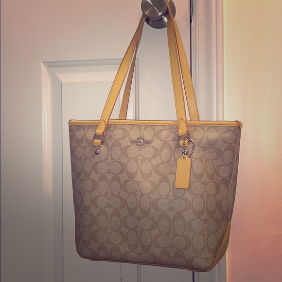 Coach Handbags - Coach Purse *final price*